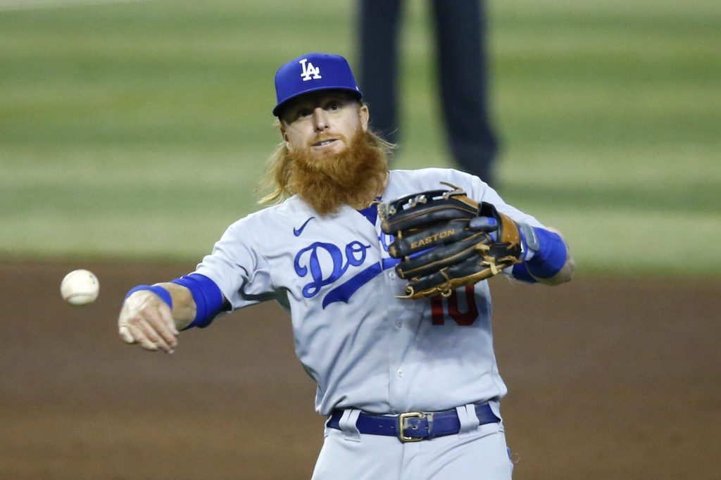 Justin Turner throws from third
