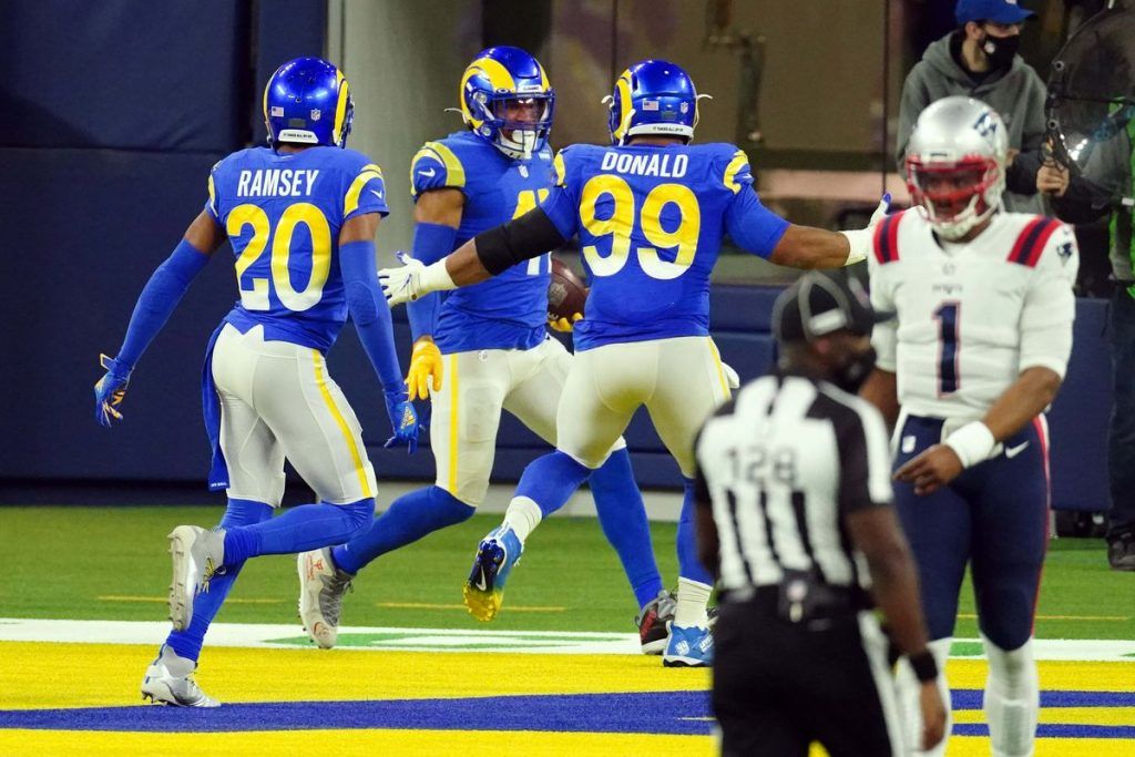 Rams celebrate touchdown vs Patriots