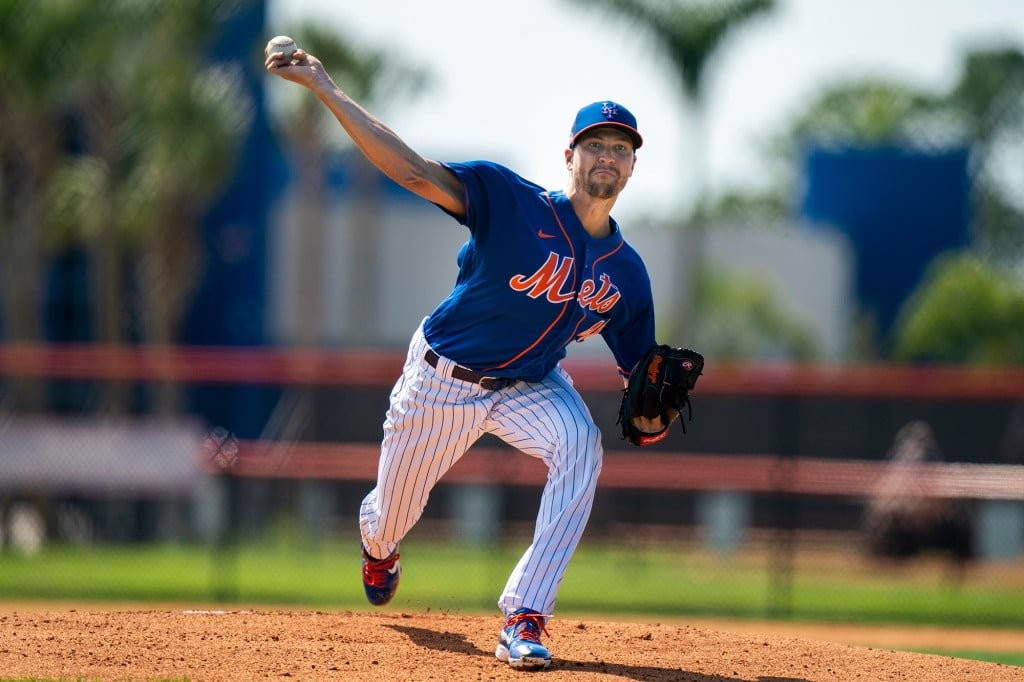Jacob deGrom throws pitch